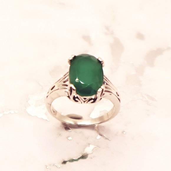 Handcrafted Natural 6.28 ct. Chalcedony Solitaire Ring Appraised - Picture 2 of 9